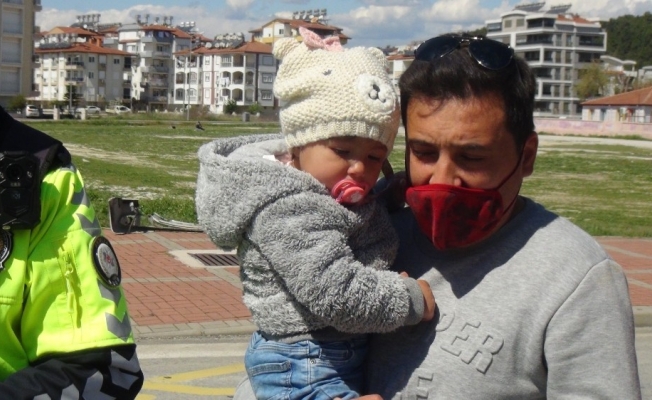 Deniz bebek, bebe koltuğuyla hayata tutundu