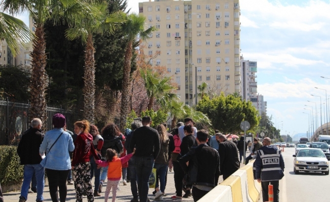 Dev uyuşturucu operasyonu sonrası adliye önünde pandemi ihlaline polis müdahalesi