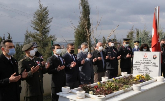 Edremit Şehitliği’nde 18 Mart Töreni