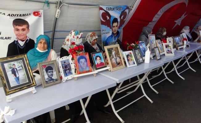 Evlat nöbetindeki aileler, çocuklarına kavuşacakları günü bekliyor