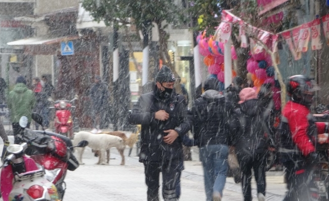 Kırklareli’nde Mart ayında lapa lapa kar yağışı