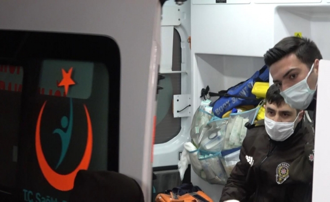 Kısıtlamada ‘dur’ ihtarına uymayan kadın sürücü bekçiye çarptı