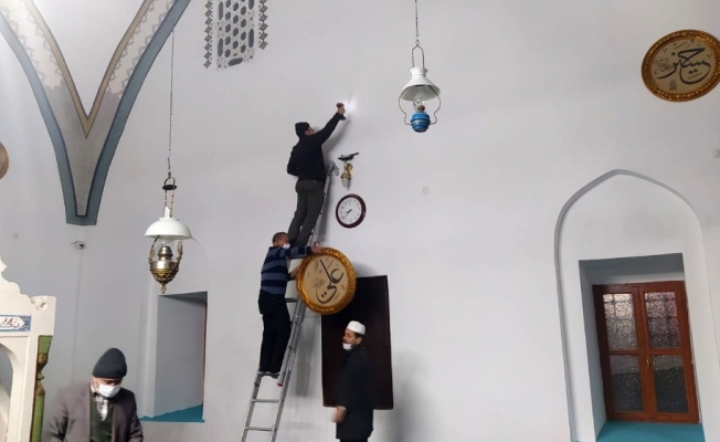 Sanatçılardan Kütahya Karagöz Ahmet Paşa Camii’ne hat desteği