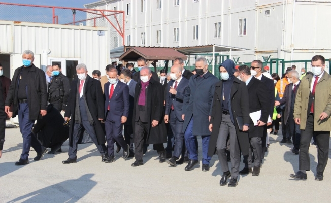 Şentop: &quot;Anayasamızda parti kapatma var&quot;