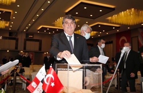 TJK’da Serdal Adalı yeniden başkan