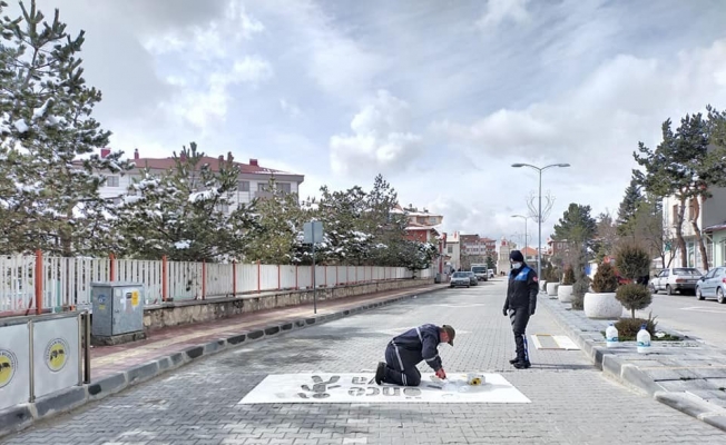 Trafikte ‘yaya önceliği’ için çizgiler çizildi