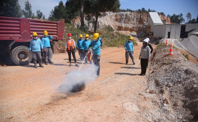 Alanya Belediyesi ekiplerine uygulamalı yangın eğitimi