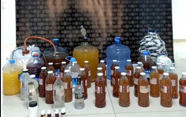 Alanya&#039;da polisten sahte alkol operasyonu