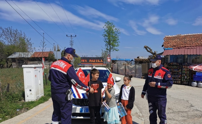 Atakum Jandarma çocukların bayramını kutladı