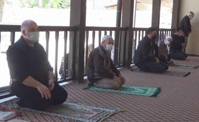 Balıkesir’de tam kapanmanın ilk Cuma namazına yoğun ilgi