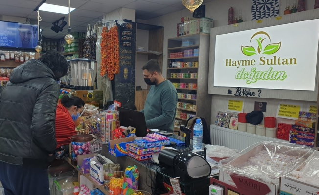 Başkent’te market işletmecisine elektrik çarpma anı güvenlik kamerasına yansıdı