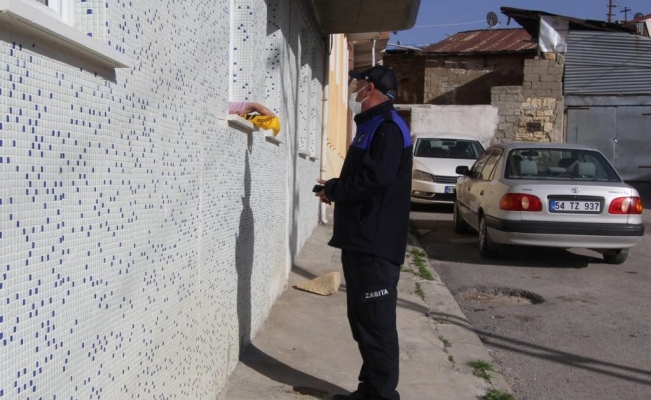 Bayburt’ta yaşayan yetimlere iftarlık tatlı ikramında bulundu