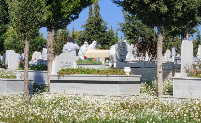 Çanakkale’de yanlış yere defnedilen kişi çıkarılarak aile mezarlığına defnedildi