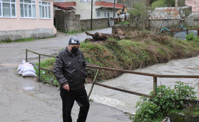 Derenin debisi yükseldi, vatandaşlar sel tehlikesi yaşadı