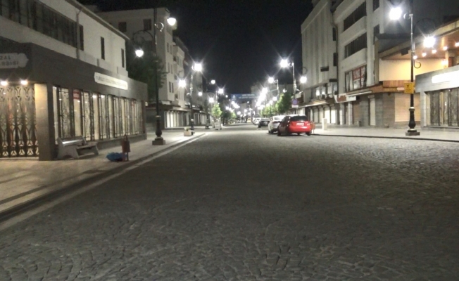Diyarbakır’da 82 saatlik kısıtlama denetimleri başladı, cadde ve sokaklar boşaldı