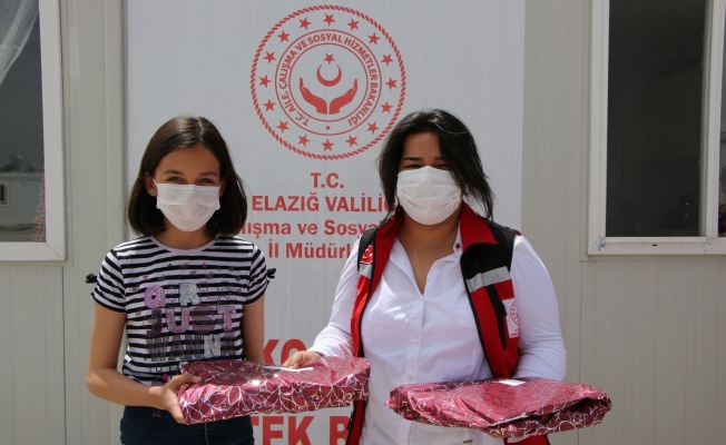 Elazığ’da resim, şiir ve kompozisyon yarışmasında dereceye girenlere ödülleri verildi