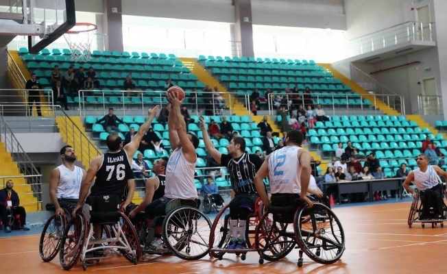 Engelli basketçiler sahaya indi