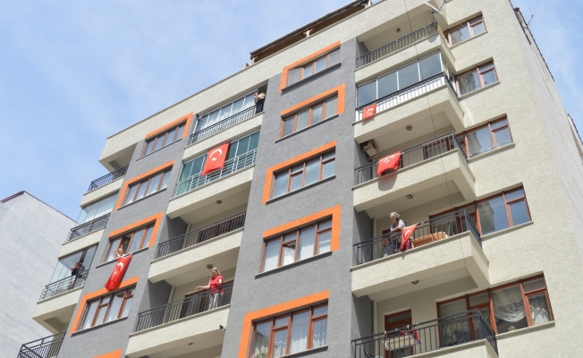 Eskişehirliler balkon ve pencerelerini bayraklarla donattı