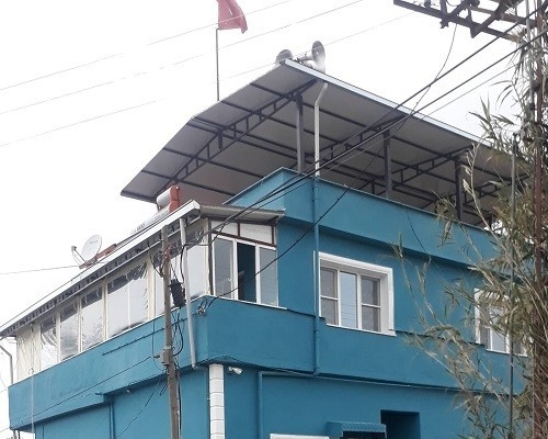 Ezan sesinden rahatsız olup şikayet etti