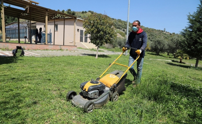 Gaziemir’in parklarında bahar hazırlığı