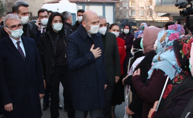 HDP önündeki anneler zafere yürüyor