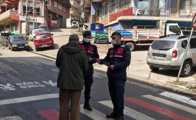 Jandarma, sürücüleri hem uyarıyor hem bilgilendiriyor