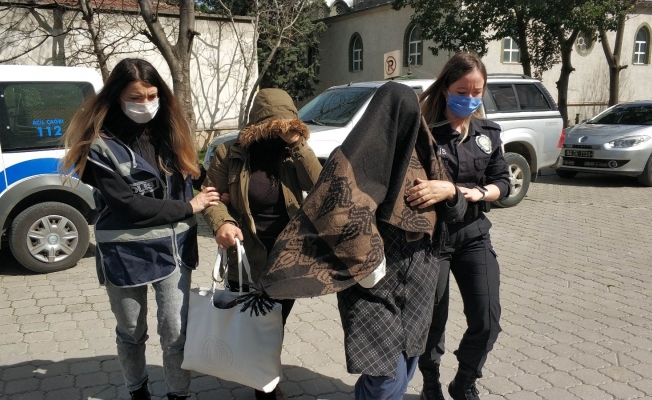 Kapısını açıp girdikleri evde ev sahibine yakalanan hırsızlar gözaltına alındı