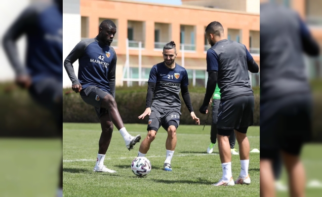 Kayserispor 22 futbolcuyla gitti