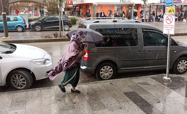 Kırşehir’de ’kırk ikindi’ yağışları on dakikada hayatı felç etti