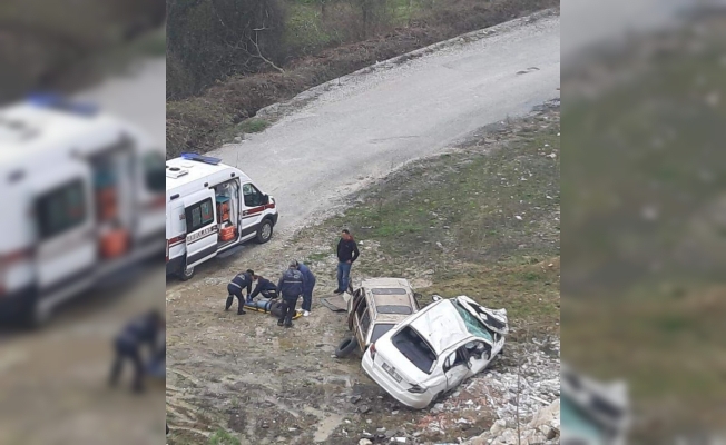 Kontrolden çıkan araç başka bir aracın üstüne uçtu