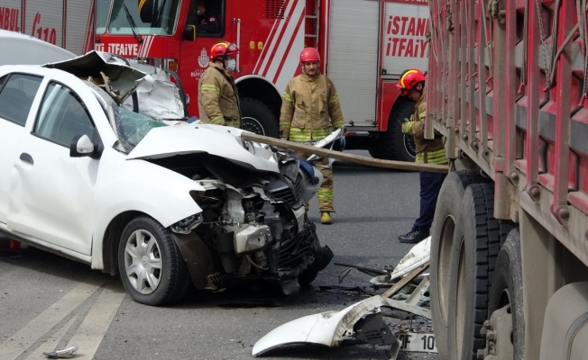 Kuzey Marmara otoyolunda otomobil kamyona arkadan çarptı: 1 ölü