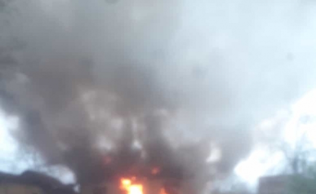 Metruk bina alev alev yandı