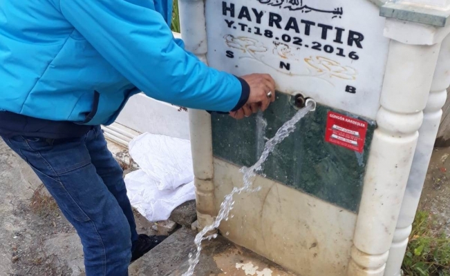 Mezarlıktaki hayrat çeşmeleri çalındı