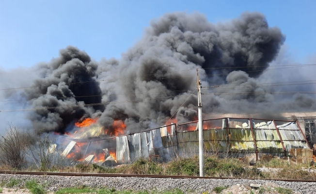 Osmaniye’de geri dönüşüm fabrikasında yangın