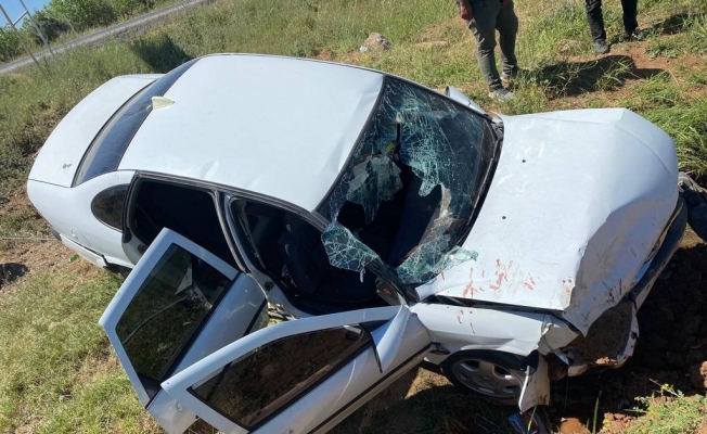 Şanlıurfa’da otomobil şarampole devrildi: 5 yaralı