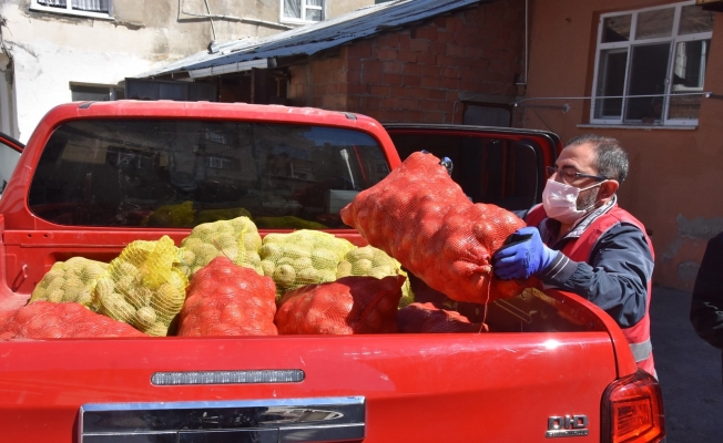 Sinop’ta ihtiyaç sahiplerine patates-soğan dağıtılıyor