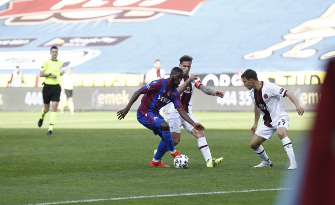 Süper Lig: Trabzonspor: 1 - Fatih Karagümrük: 0 (İlk yarı)