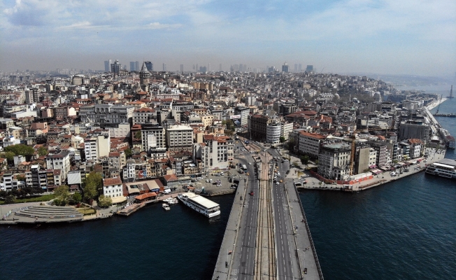 Tam kapanmanın ilk gününde İstanbul turistlere kaldı