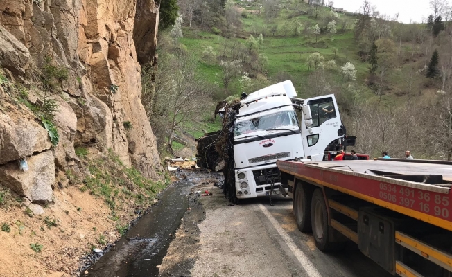 Zift dolu tanker devrildi