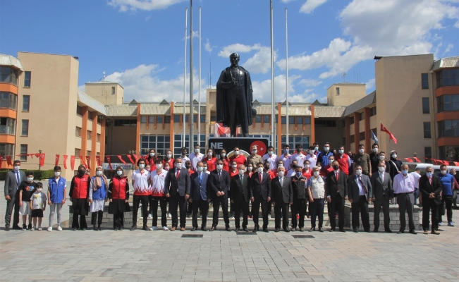 19 Mayıs çelenk sunma töreniyle kutlandı