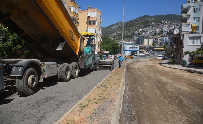 Alanya’da yeni prestij caddesinde hummalı çalışma