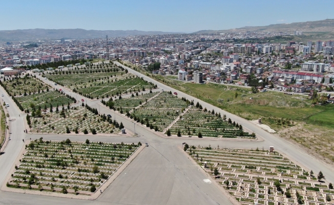 Alışık olduğumuz görüntü yaşanmadı, mezarlıklar boş kaldı