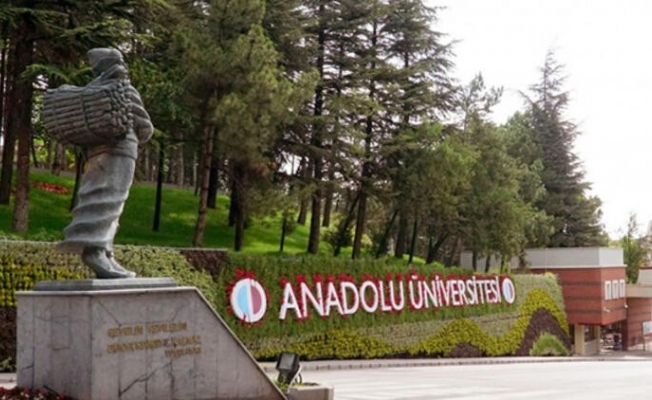 Anadolu Üniversitesi aday öğrencilerle bir araya gelmeye devam ediyor