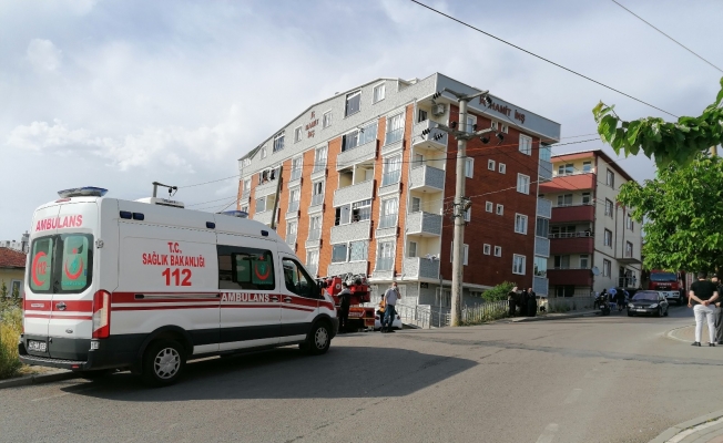 Apartman dairesinde çıkan yangın paniğe sebep oldu