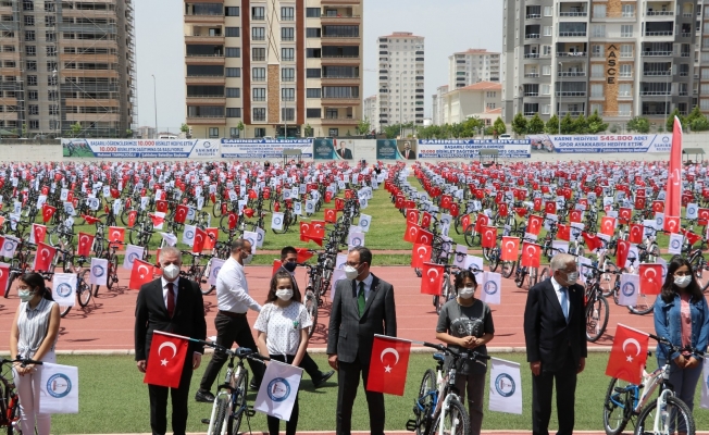 Bakan Kasapoğlu bisiklet dağıtım törenine katıldı