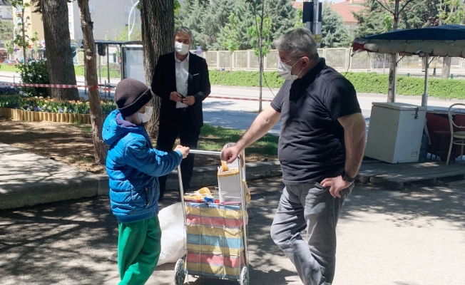 Başkan Aşgın, 8 yaşındaki Iraklı Abdullah’ı sevindirdi