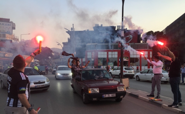 Beşiktaşlı taraftarlarda Alaşehir’de şampiyonluk kutlaması