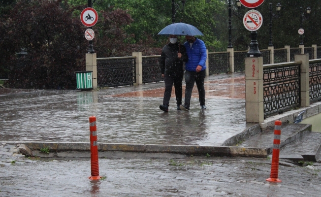 Çarşamba’da sağanak yağış