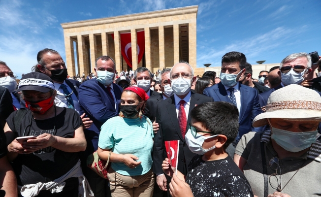 CHP Genel Başkanı Kılıçdaroğlu’ndan Anıtkabir’e ziyaret