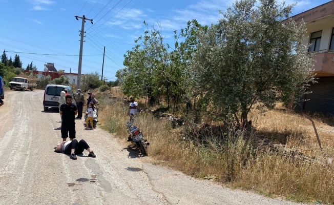 Devrilen motosiklette bulunan kadın yolcu yaralandı